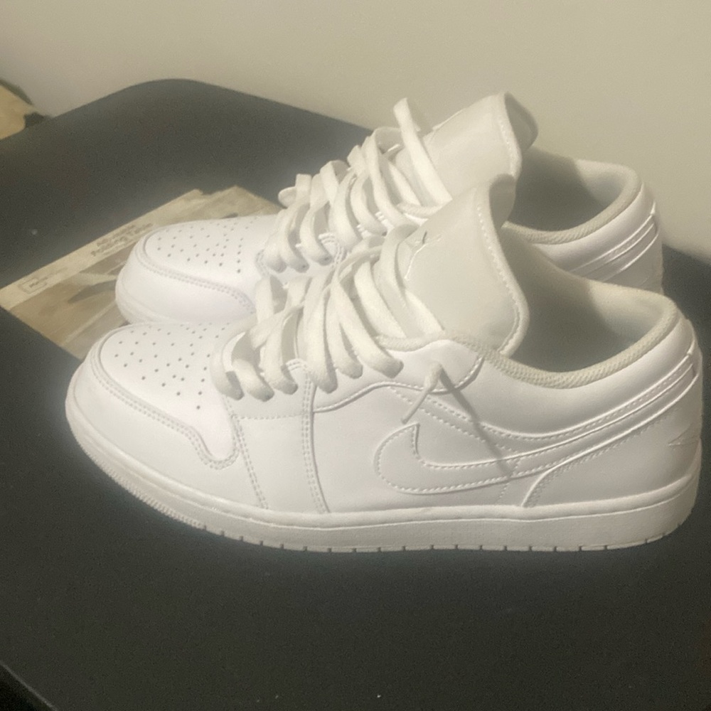 Jordan 1 low all white